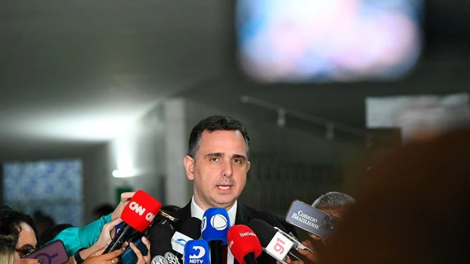 Presidente do Senado defende criação de regras para uso de fundo eleitoral