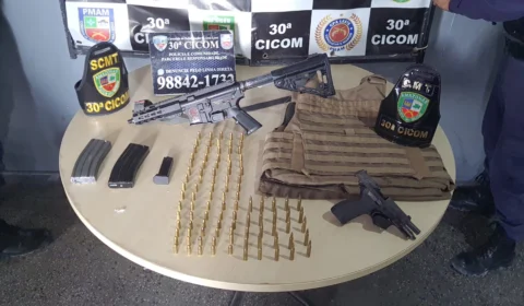 Supostos pistoleiros de facção são presos com fuzil e pistola em Manaus