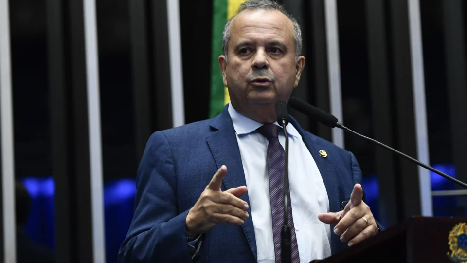 Oposição planeja reação, caso Lira e Pacheco não confrontem STF