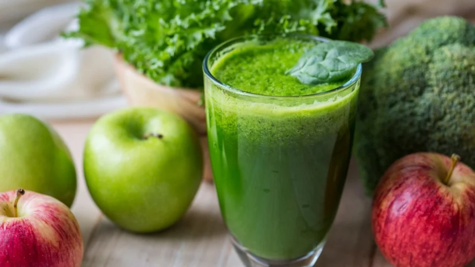 Como preparar suco detox de ora-pro-nóbis? Veja opções de receitas