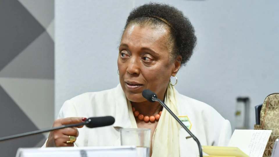 Lula nomeia Vera Lúcia Araújo para o TSE