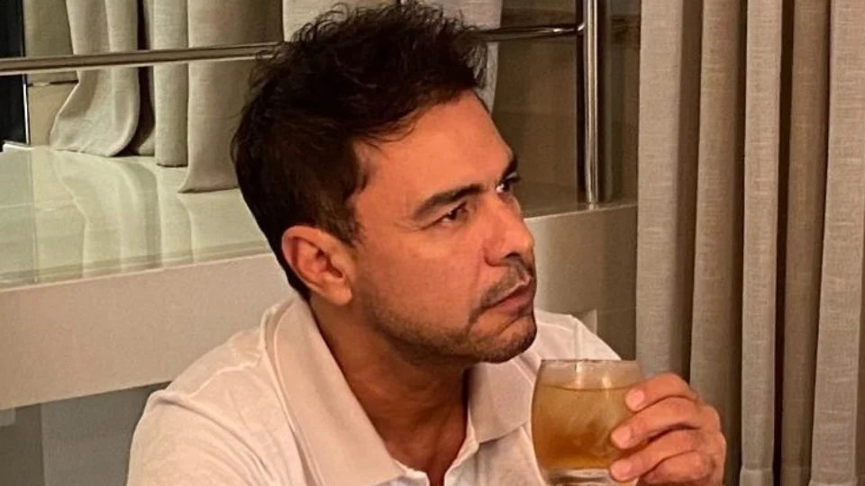 Zezé Di Camargo é condenado a pagar dívida de R$ 17 mil por contas de água