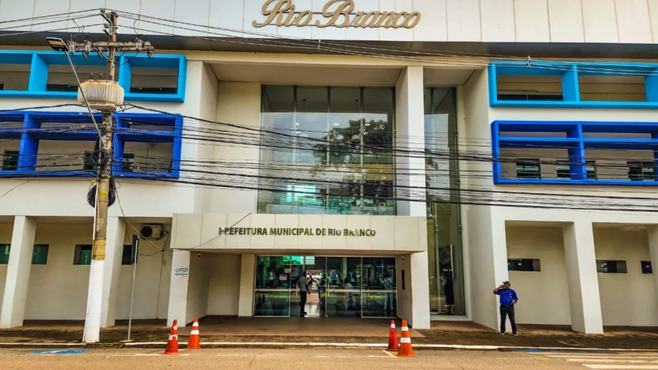 Prefeitura lança edital de concurso público com 1.200 vagas no AC