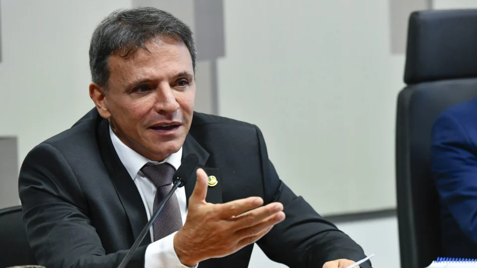 ‘Antes tivesse ficado em casa’, diz Bittar sobre Lula