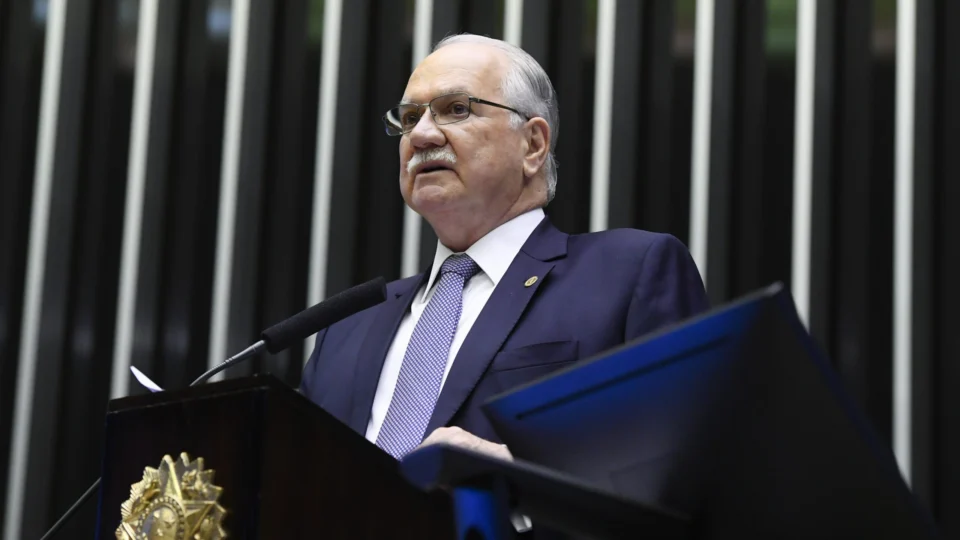 Na abertura do legislativo, Fachin defende a valorização da política