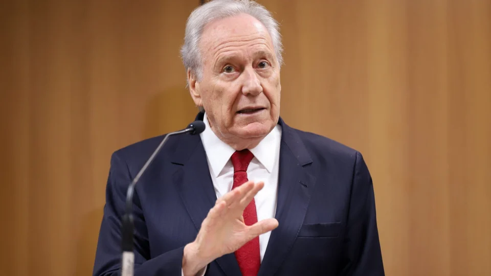 Lewandowski diz que governo fará melhorias nos presídios federais