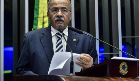 Chico Rodrigues chama a atenção para queimadas que atingem Roraima