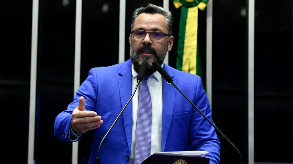 Alan Rick pede ‘ações corajosas’ para enfrentar enchentes no Acre