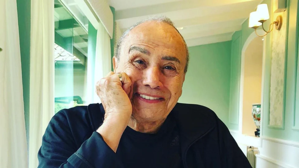 Aos 91 anos, Stênio Garcia é diagnosticado com covid-19