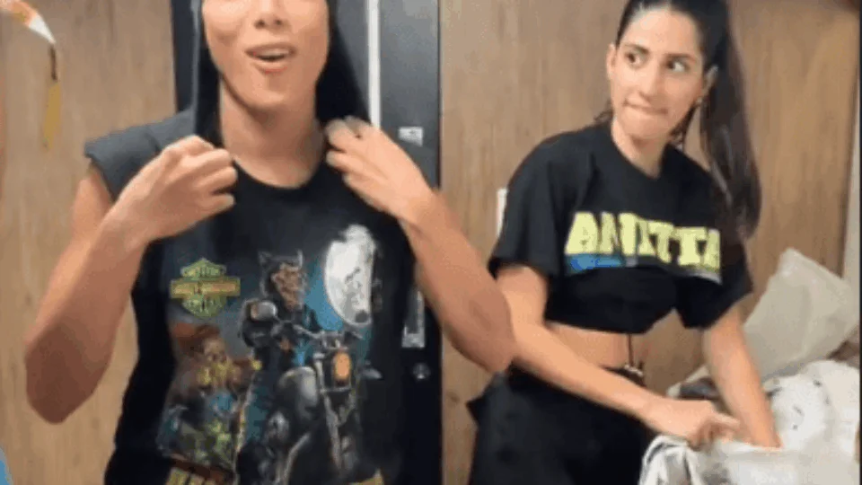 Carnaval: Anitta se disfarça para curtir entre foliões em Salvador; veja