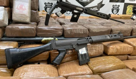 Armas e 1,5t de drogas avaliadas em R$ 24 milhões são detidas no AM
