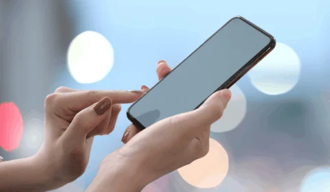 Por que MEC quer proibir uso de celulares em sala de aula?