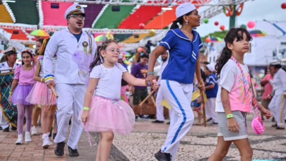 Baile Infantil reúne público com fantasias diversas no Carnaval em Rio Branco