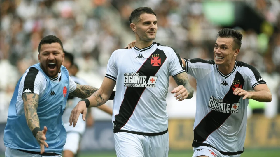 Vasco e Vegetti anunciam renovação de contrato