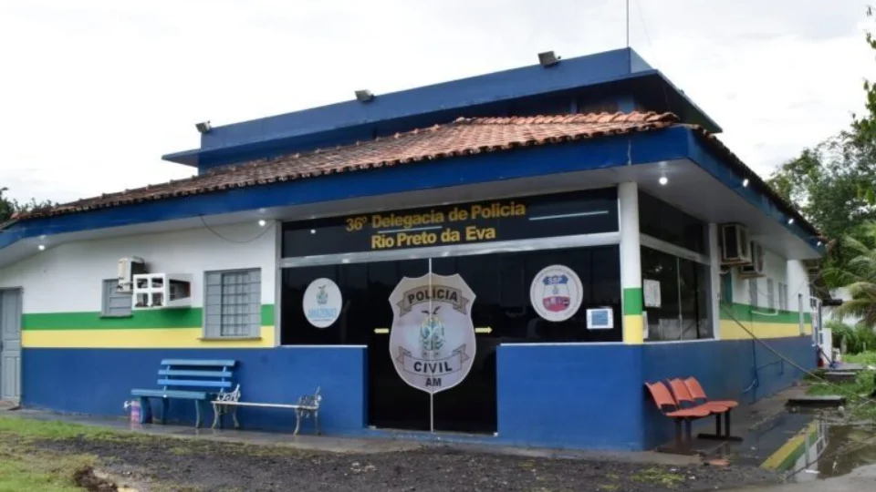 VÍDEO: homem é retirado a força de dentro de casa e executado a tiros no AM