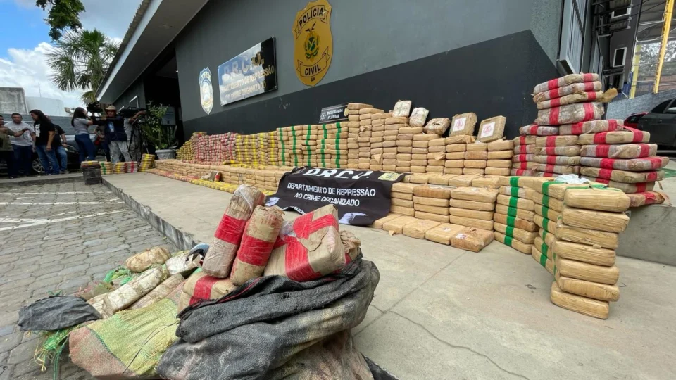 Drogas avaliadas em R$ 9,5 milhões são apreendidas no rio Solimões