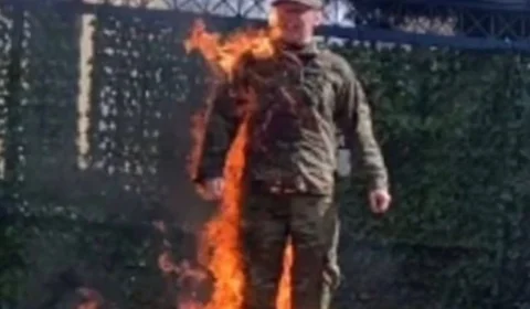 Morre militar da Força Aérea americana que ateou fogo ao próprio corpo