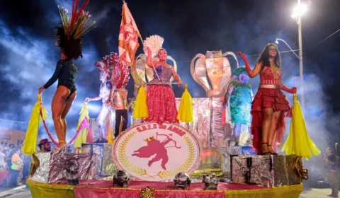 Escolas de Samba do Grupo Experimental desfilam em Manaus por título de 2024