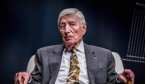 Ex-primeiro-ministro holandês e esposa morrem de mãos dadas por eutanásia