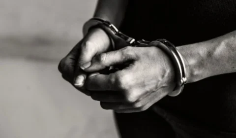 Falso massagista passa a mão em partes íntimas das mulheres e recebe punição