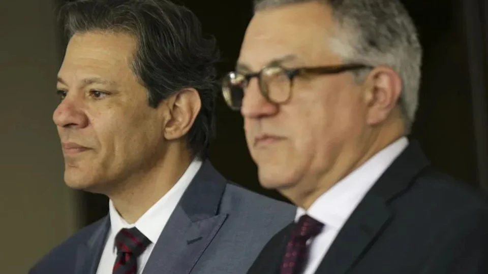 Haddad e Padilha vão se reunir nesta terça-feira (6) com líderes do Congresso