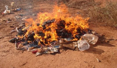 IBGE: 18,4 milhões de brasileiros queimam ou enterram lixo em casa