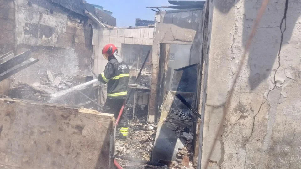 Incêndio atinge casa no bairro Dom Pedro em Manaus