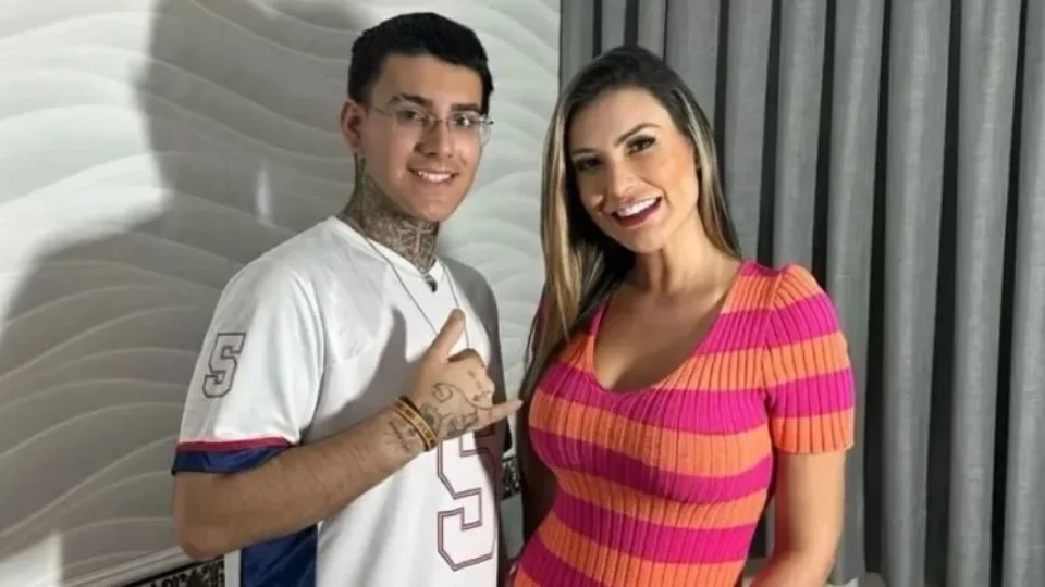 Andressa Urach revela que ajudou filho a perder a virgindade e fala detalhes