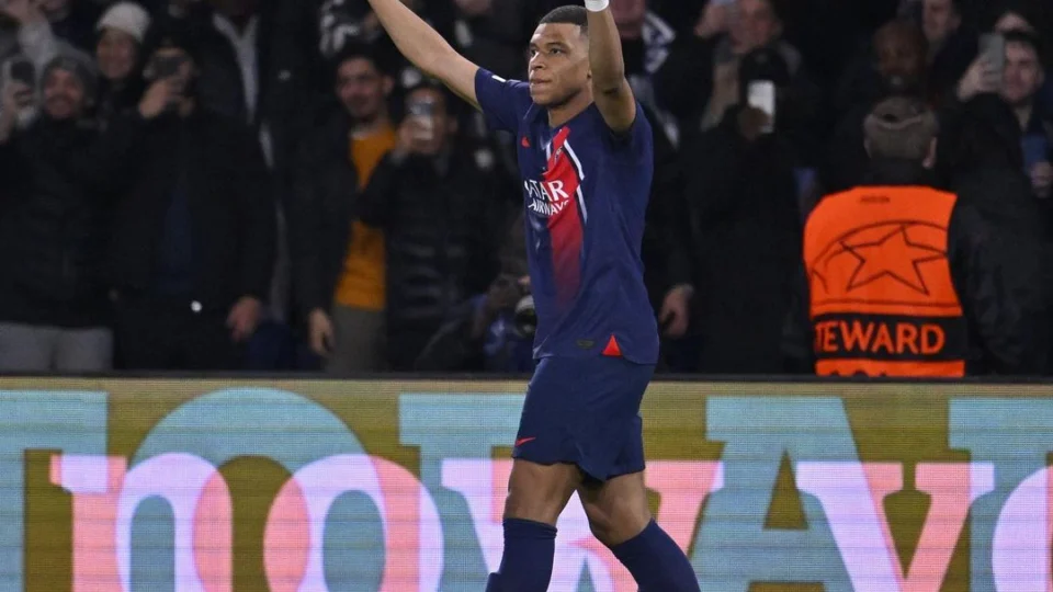 Mbappé informa ao PSG sua saída ao fim da próxima temporada