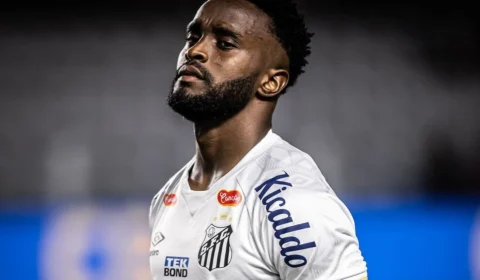 Santos anuncia rescisão de contrato amigável com atacante Mendoza