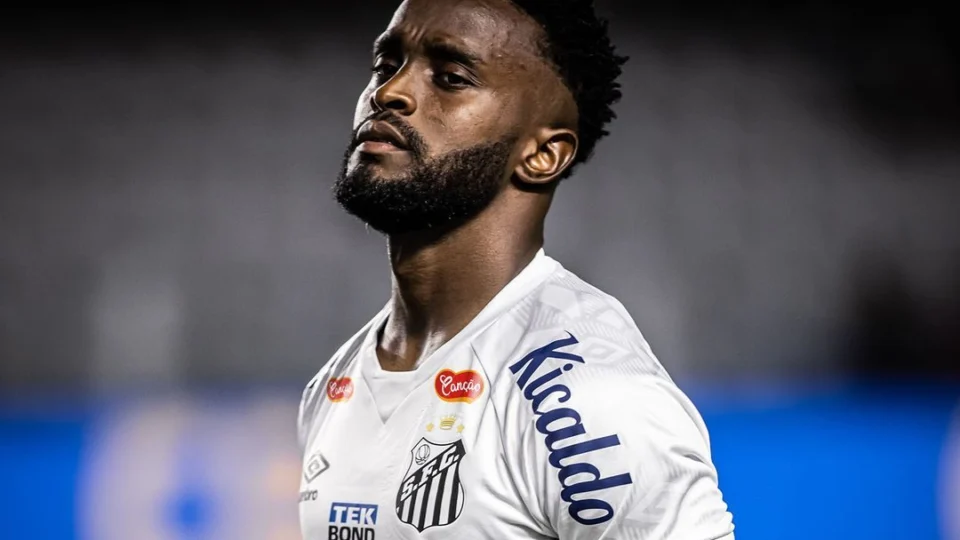 Santos anuncia rescisão de contrato amigável com atacante Mendoza