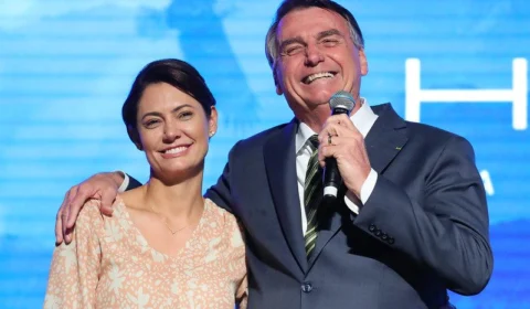 Michelle cancela turnê em igrejas dos EUA após Bolsonaro ser alvo da PF