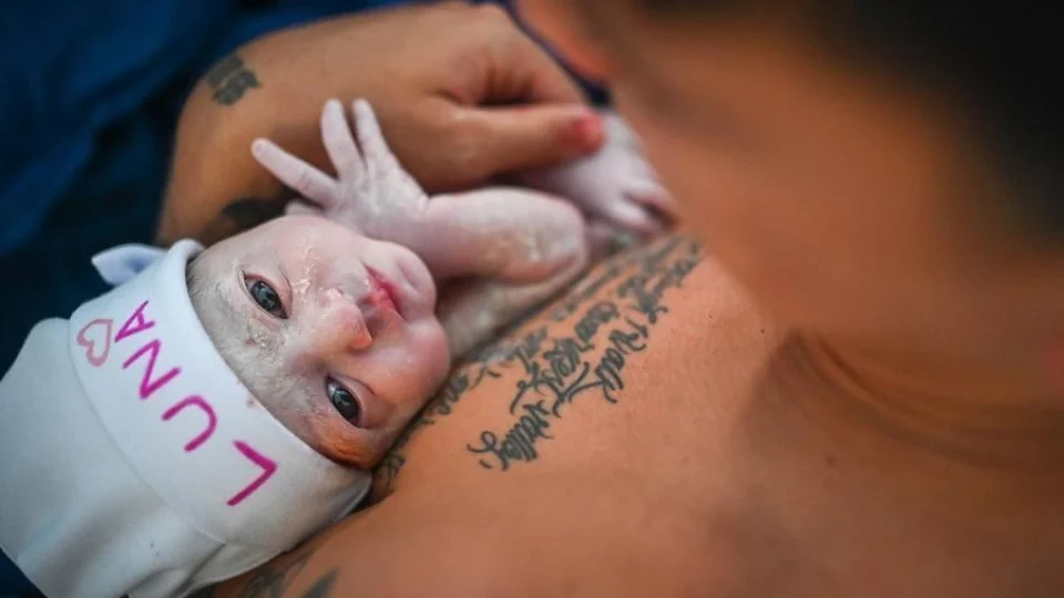 Nasce filha de Mirella Santos, das ‘Gêmeas Lacração’; veja fotos