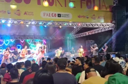 Bloco Norte Folia reúne multidão ao som da Companhia do Calypso