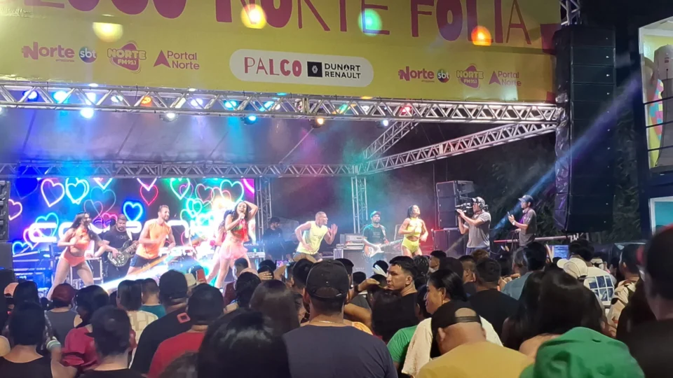 Bloco Norte Folia reúne multidão ao som da Companhia do Calypso