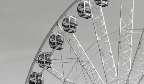 Jovem tem braço amputado após acidente em parque de diversões na Bahia