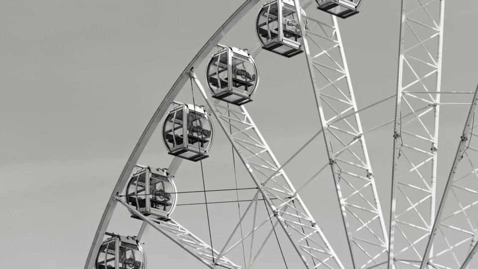 Jovem tem braço amputado após acidente em parque de diversões na Bahia