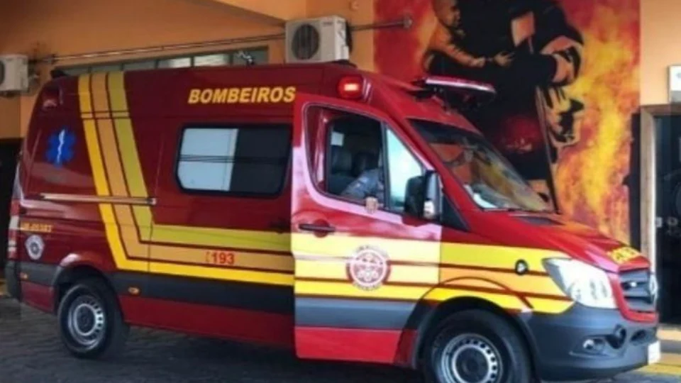 Idoso de 88 anos morre carbonizado em incêndio que destruiu pensão em SP