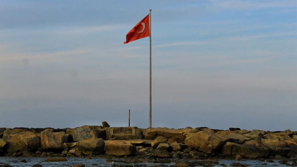 Um ano após o terremoto na Turquia, muitos ainda procuram entes queridos