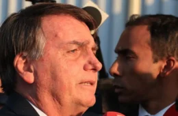Jair Bolsonaro deve esclarecer “importunação” à baleia jubarte