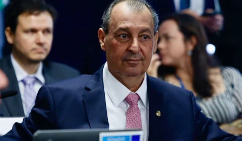 Omar cobra Pacheco por crítica a Lula: ‘tipifique o que é matar 30 mil inocentes’