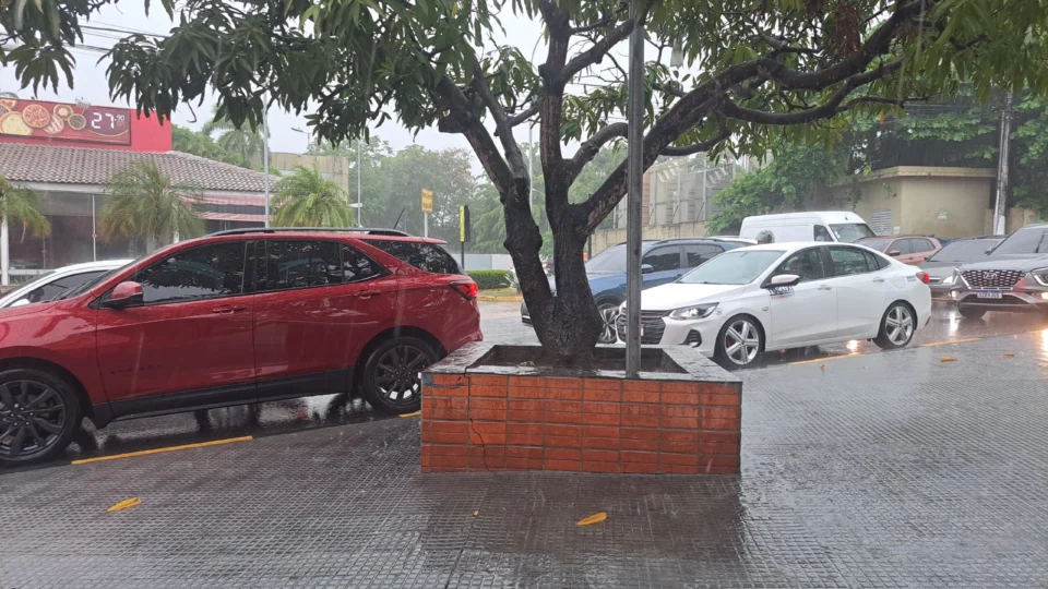 Manaus: Defesa Civil alerta para deslizamentos com chuva intensa