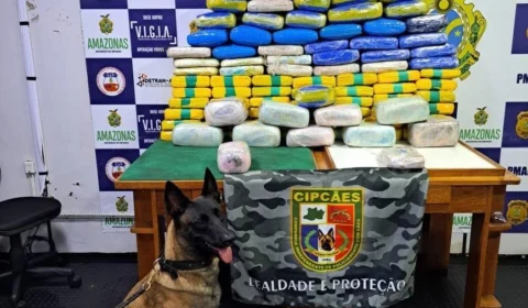 Base Arpão apreende em embarcação mais de 121 kg de drogas em Coari-AM