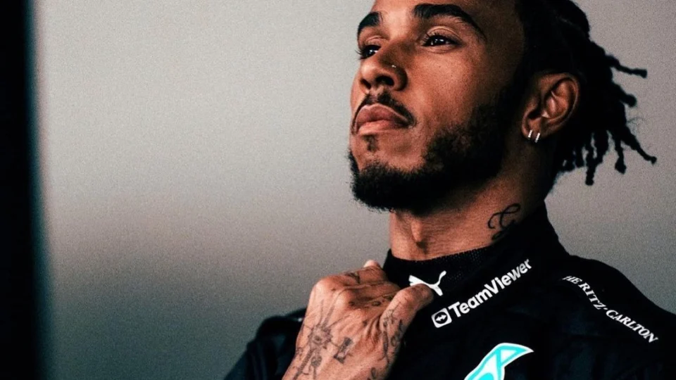 Lewis deixa equipe da Mercedes e fecha contrato com a Ferrari