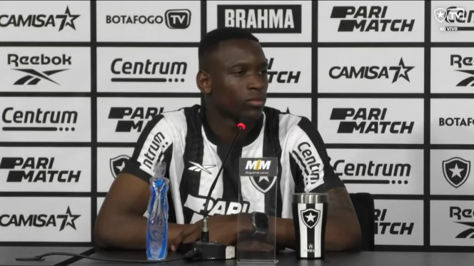 Botafogo apresenta Luiz Henrique