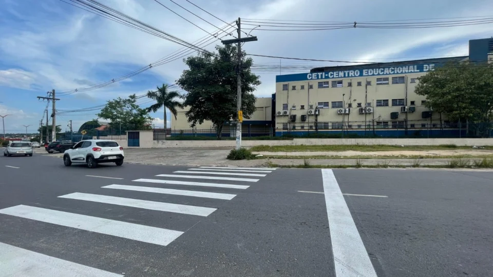 Volta às aulas: mais de 500 faixas de pedestres são reforçadas em Manaus