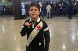 Vascaíno de 10 anos acompanha pela 3ª vez a vinda do time à Manaus