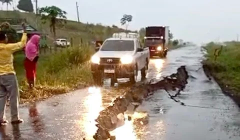 BR-364 fica com pista interditada após chuvas intensas no Acre