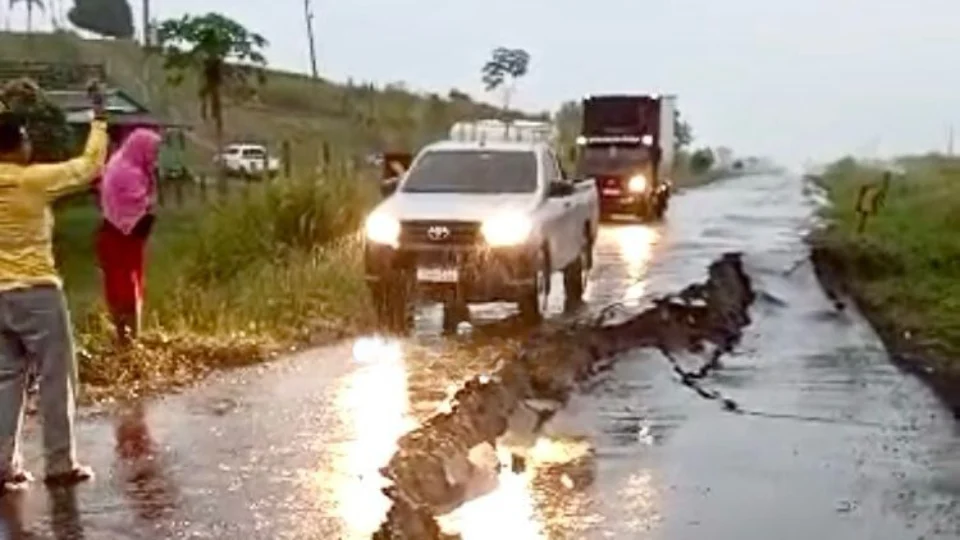 BR-364 fica com pista interditada após chuvas intensas no Acre