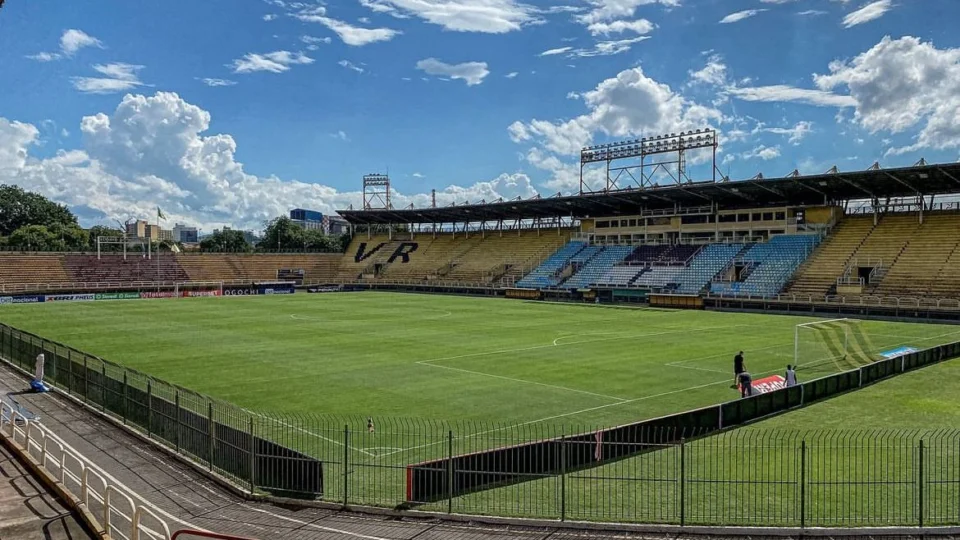 De olho no G-4, Botafogo enfrenta o Volta Redonda